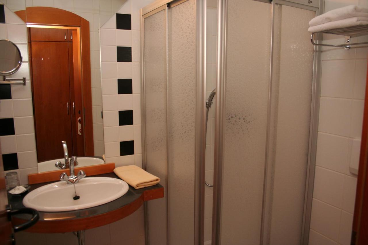 Hotel Edlingerwirt - Sauna & Golfsimulator Inklusive Spittal an der Drau Room photo